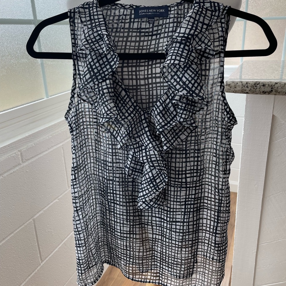 Jones New York Checkered Ruffle blouse